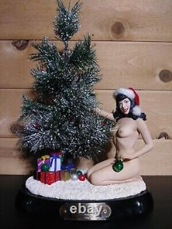 Bettie Page Trimming Christmas Tree Statue Limited Edition 1065/5000 Porcelain