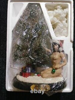 Bettie Page Trimming Christmas Tree Statue Limited Edition 1065/5000 Porcelain