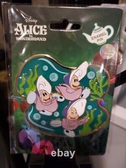 Disney Alice in Wonderland Oysters Pin on Pin 3 Special Edition 300 PALM NEW