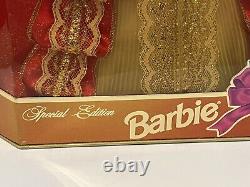 NEVER OPENED 1997 Happy Holidays Special Edition Barbie