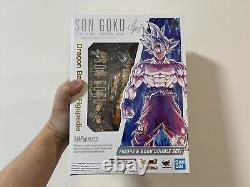 Sh figuarts son goku ultra instinct toyotarou edition figure & book set v-jump