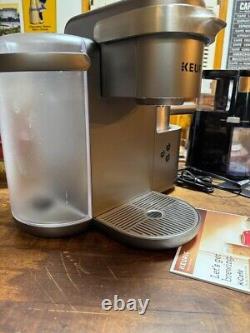 Édition spéciale de la cafetière Keurig K-Cafe avec dosettes de café latte et moulin Krups