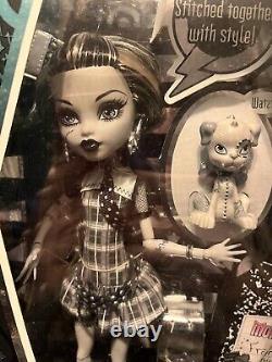 Nouveau dans la boîte 2010 SDCC Frankie Stein Monster High Doll en noir et blanc, collectionneur