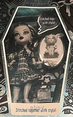 Nouveau dans la boîte 2010 SDCC Frankie Stein Monster High Doll en noir et blanc, collectionneur