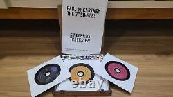 Paul McCartney Le coffret des 7 singles en bois avec 9 CD noirs.