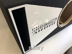 Sundown Audio X Sous-boîte Portée À 12 V. Special Edition Avec Garniture De Port En Plexi Blanc